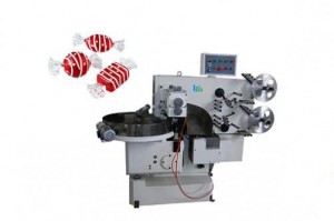 Double twist packing machine