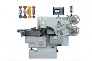 Double twist packing machine